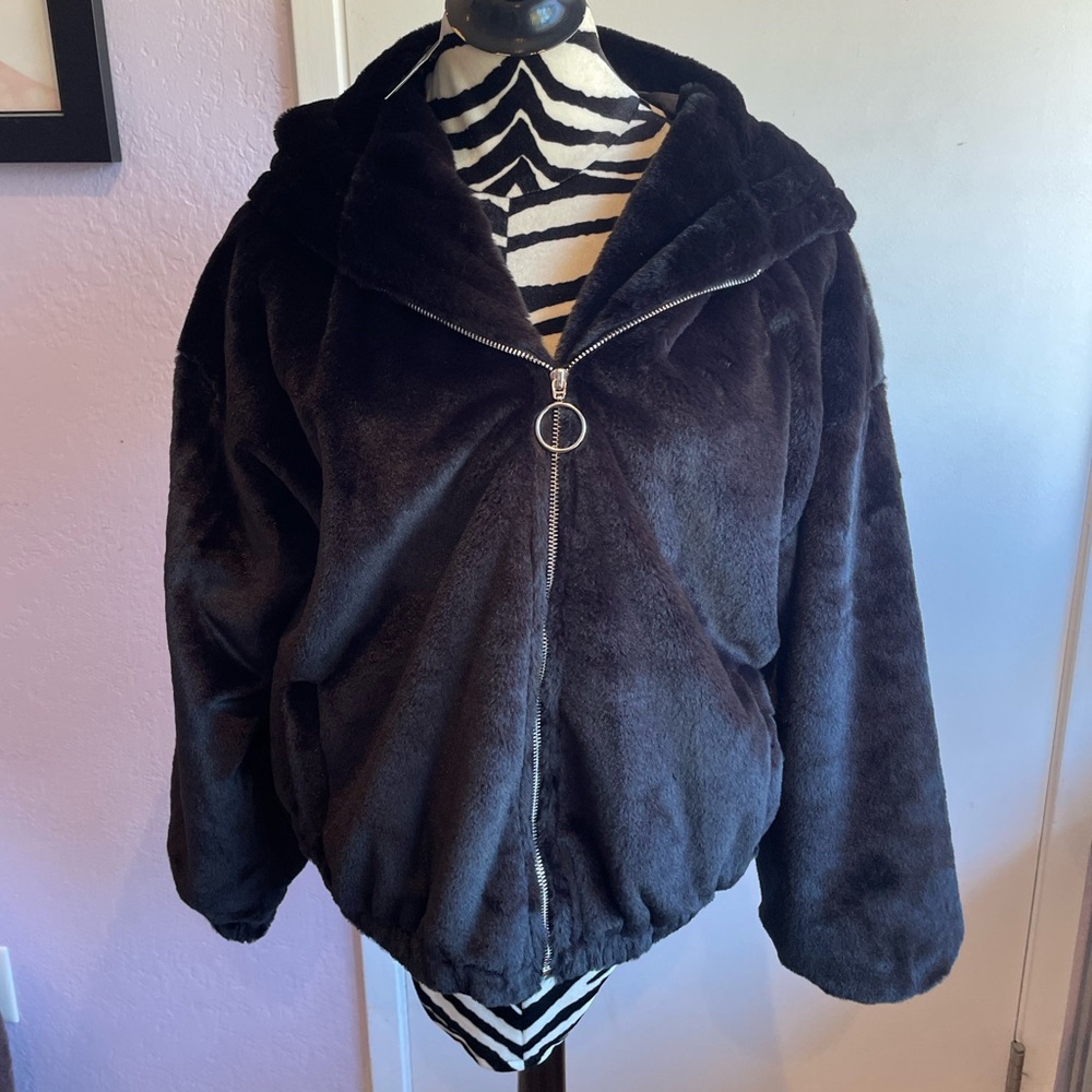 NWT PrettyLittleThing Black Faux Fur Hooded Jacket with Balloon Sleeve